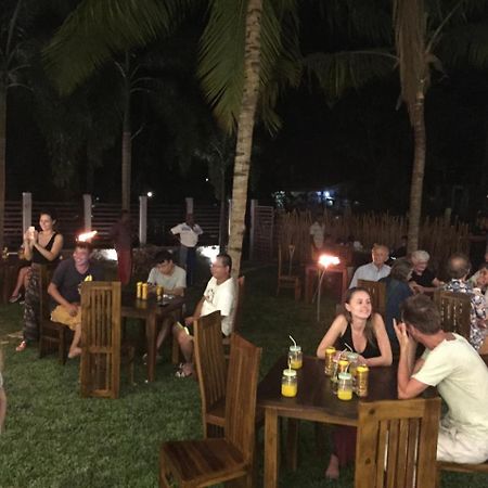 Bay Hiriketiya Hotell Dikwella Exteriör bild