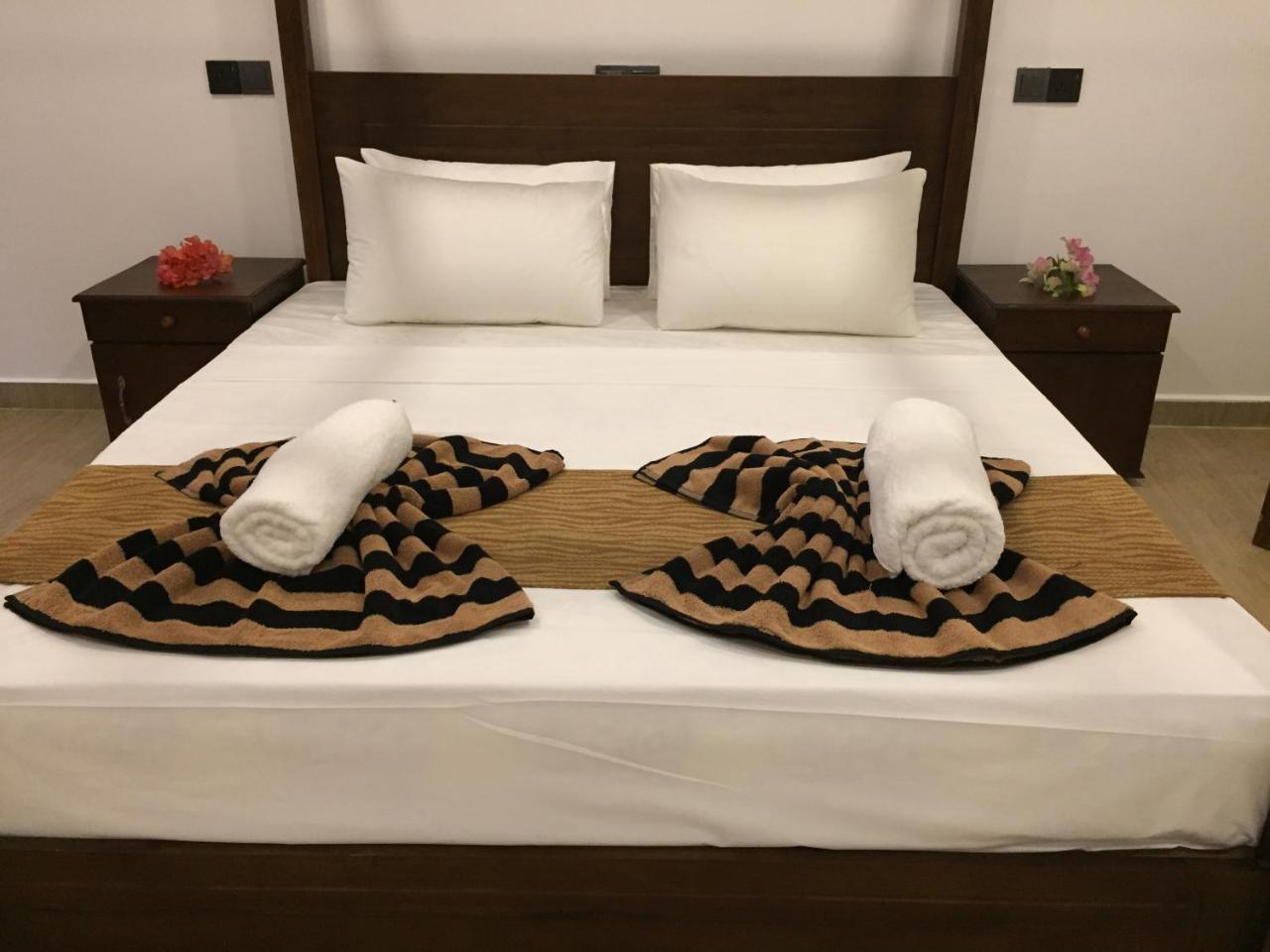 Bay Hiriketiya Hotell Dikwella Exteriör bild