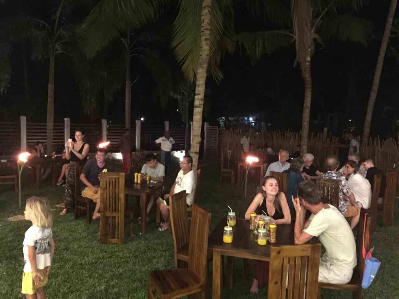 Bay Hiriketiya Hotell Dikwella Exteriör bild