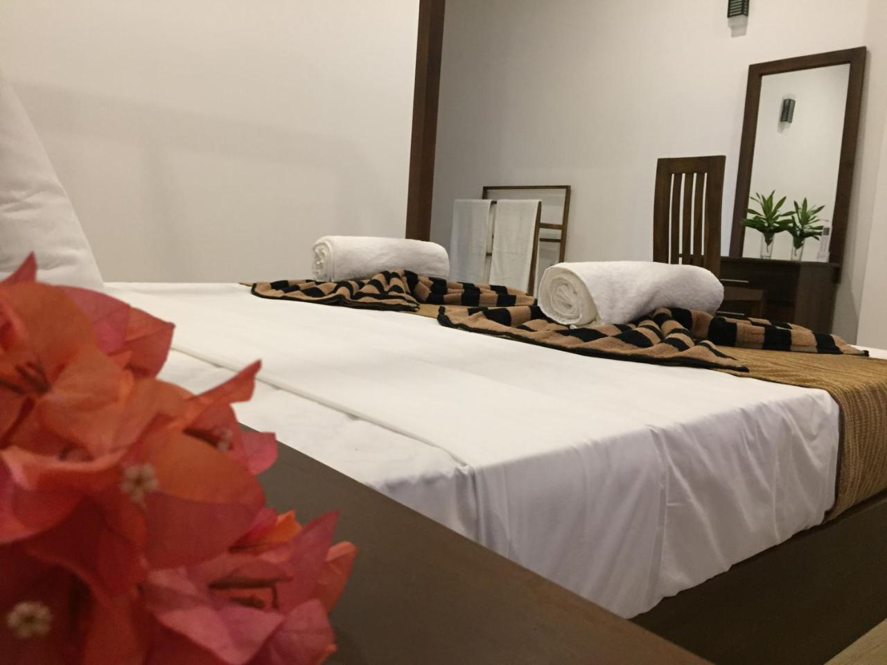 Bay Hiriketiya Hotell Dikwella Exteriör bild