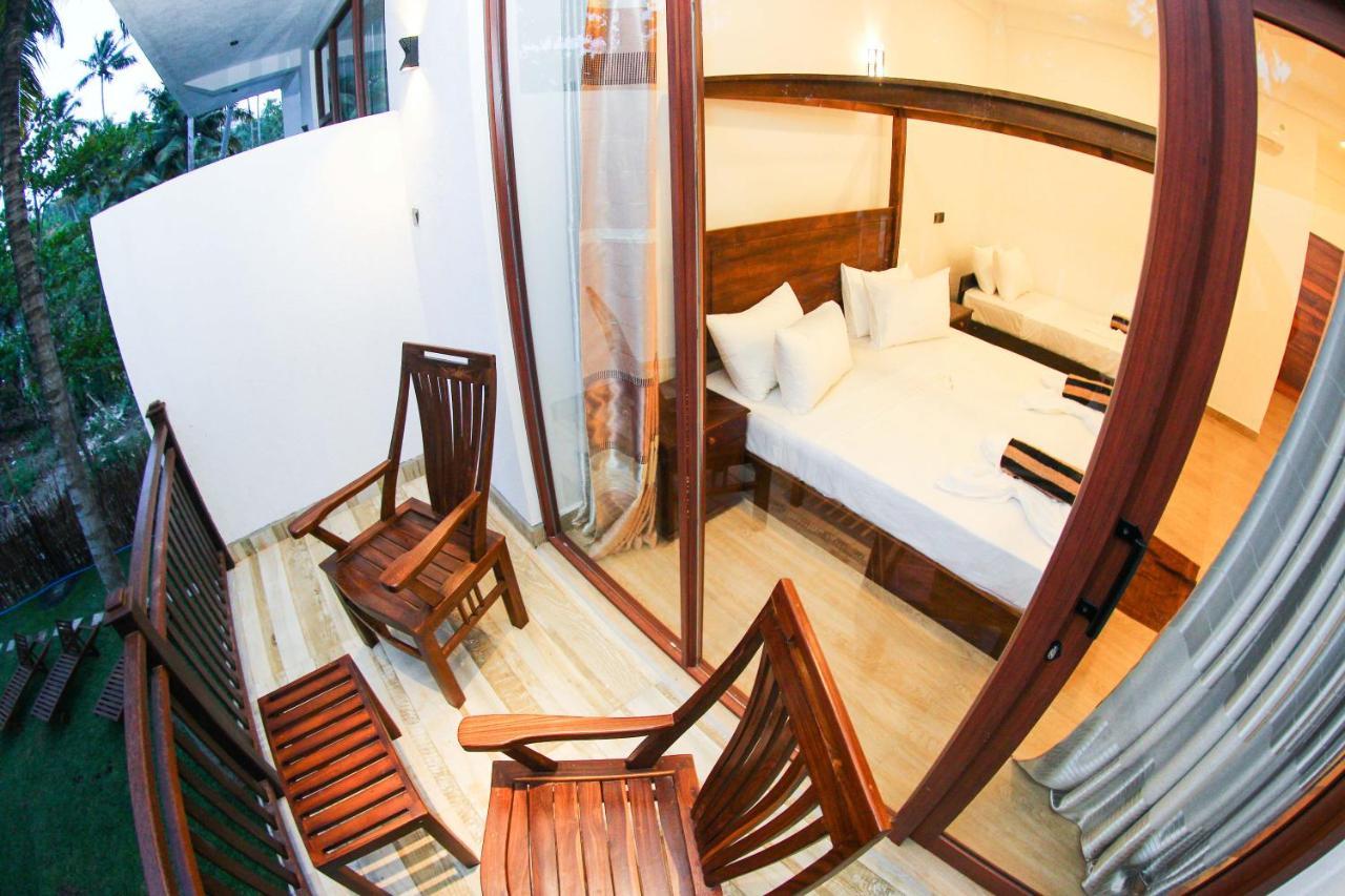 Bay Hiriketiya Hotell Dikwella Exteriör bild
