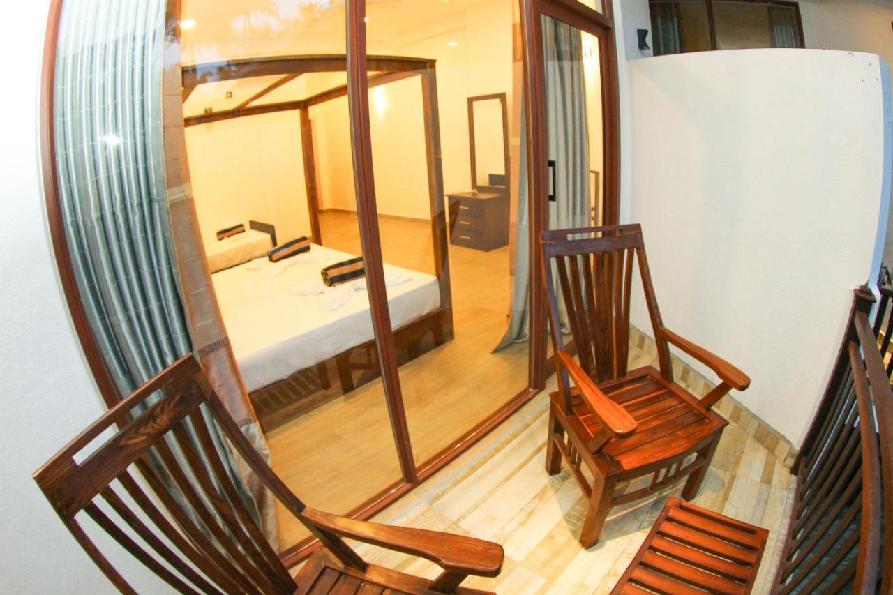Bay Hiriketiya Hotell Dikwella Exteriör bild