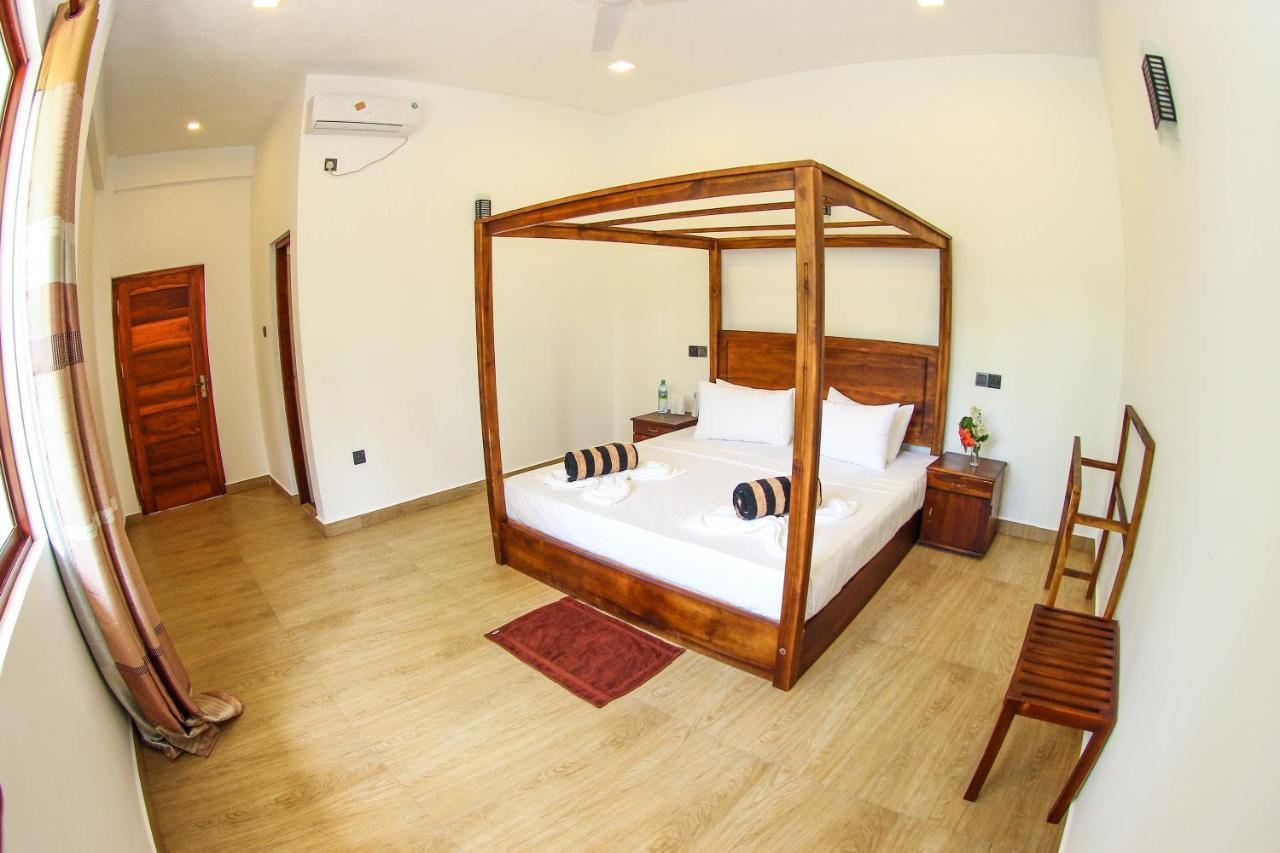 Bay Hiriketiya Hotell Dikwella Exteriör bild